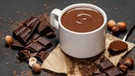 Chocolate quente com barra de chocolate (usando 3 ingredientes)