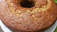 Bolo de banana com canela e castanhas