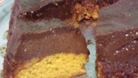 Bolo de cenoura com pudim de chocolate