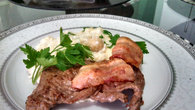 Filé mignon e bacon grelhados com com arroz a piamontese