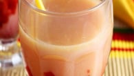 Vitamina de Ades uva e laranja