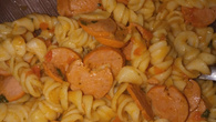 Macarrão com molho de salsicha