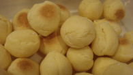Bolinhos de polvilho (pão-de-queijo)
