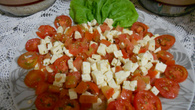 Salada de tomate e queijo minas