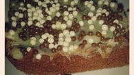Bolo de chocolate com branquinho