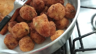 Bolinho de batata com bacalhau