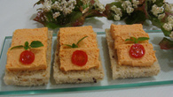 Canapés com mousse de salmão com pimentão da Abima