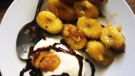 Banana caramelizada para sorvete
