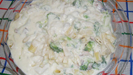 Macarrão com brócolis e creme branco