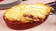 Escondidinho de carne seca com purê cremoso e charque no ponto certo
