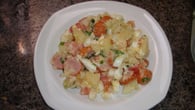 Salada de batatas com salsichas