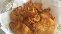 Peito de frango frito com farinha de trigo fácil e muito saboroso