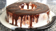 Bolo e sorvete de coco
