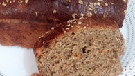 Pão integral de cenoura e iogurte