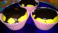 Cupcake de cenoura com cobertura de chocolate