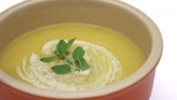 Caldo de mandioquinha e gorgonzola
