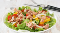 Salada quente de vegetais e atum