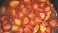 Batata ao molho de salsicha