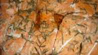 Salmão assado com molho de maracujá