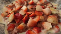 Doce de chocolate com morango