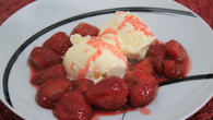 Morangos flambados com sorvete