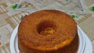 Bolo de fubá com casquinha de açúcar e canela