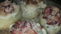 Batata no forno com bacon e queio