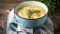 Sopa de frango com legumes e macarrão