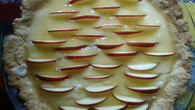 Torta de maçã com calda de laranja
