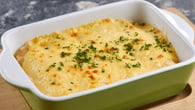 Lasanha de frango desfiado com molho branco cremoso que não resseca no forno