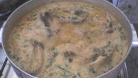 Caldo de rabo e cabeça de peixe (retalho de peixe)