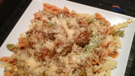 Macarrão com almôndegas rápido e barato