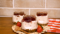 Cheesecake de morango no pote