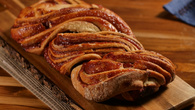 Babka ou pão doce recheado de goiabada