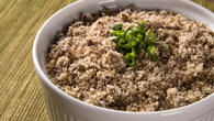 Farofa de carne-seca e coentro