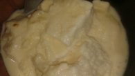 Sorvete cremoso de abacaxi