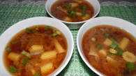 Missoshiro com macarrão instantâneo, kani kama e mini milho