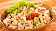 Salada de grão-de-bico e abobrinha