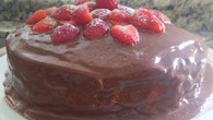 Bolo sensação chocolate e morango