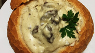 Filé ao molho gorgonzola no pão italiano