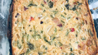 Omelete de queijo e alho-poró