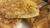 Bolo de banana com farofa crocante