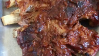 Costelinha suína deliciosa ao molho barbacue