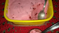 Sorvete de gelatina de morango