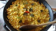 Arroz mãe e filha cozinhando