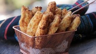 Iscas de frango empanadas com coco na airfryer