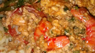 Moqueca de ovo com mamão verde e camarão