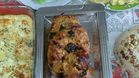 Pernil de porco recheado com ameixas