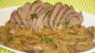 Carne assada ao molho de cebolas