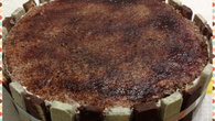 Bolo de chocolate recheado com mousse de doce de leite